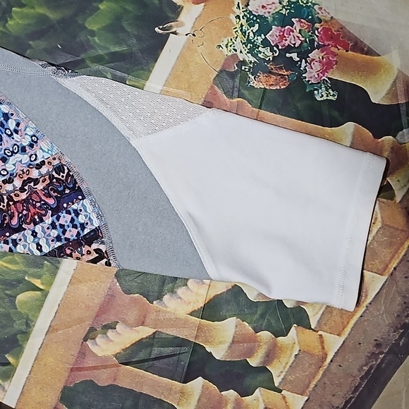 Athleta Capri Graphic Print Leggings Yoga Athletic Size‎ Small - Picture 4 of 7